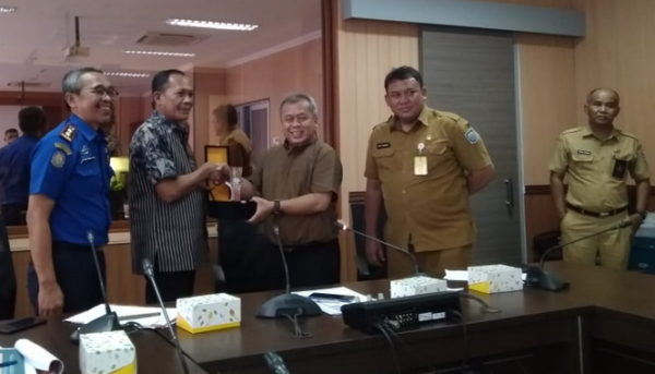 Penyerahan cendera mata