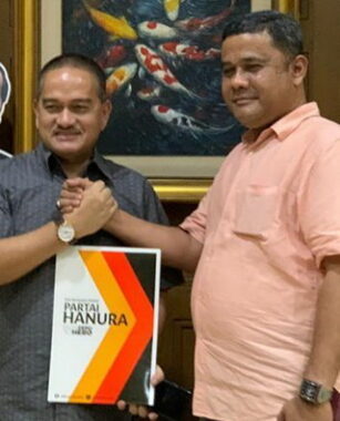 Ismael bersama Sekjen DPP Partai Hanura.Hanura