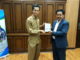 Muhammad Syarif Bando menerima buku antologi puisi “Epitaf Kota Hujan” karya penyair Asia Tenggara dari Alvi Sena.