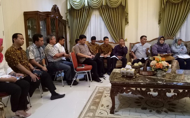 Pertemuan membahas maasalah rencana pelaksanaan jalan tol Padang - Sicincin.