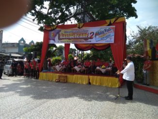 Walikota Solok Zul Elfian saat melepas peserta Basipetang Dua.