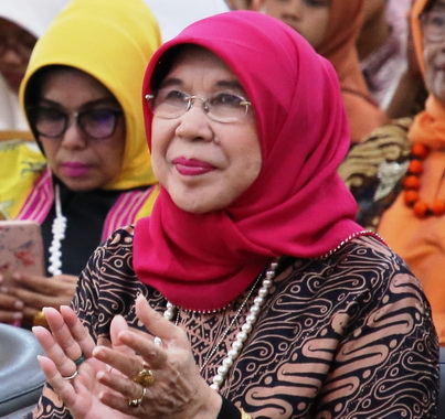 Emma Yohana.