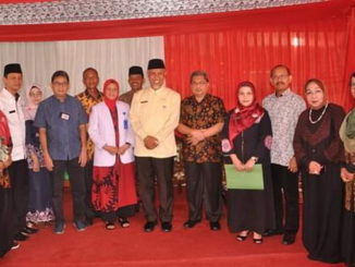 Foto bersama seusai peresmian gedng baru Puskesmas Andalas.
