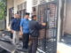 Bupati Gusmal saat meninjau kantor Wali Nagari Aripan yang terbakar.