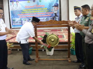 Bupati Solok, Gusmal memukul gong pelounchingan E-Kir.