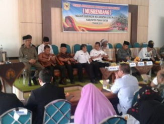 Dra. Dona saat memberi sambutan.