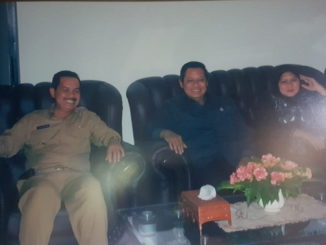 Fauzi Bahar bersama Presiden SBY dan Ani Yudhoyono saat berkenjung ke Padang.