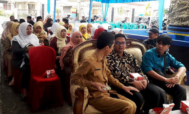 Kepala Dinas Perpustakaan dan Kearsipan Kota Padang Panjang Alvi Sena bersama Juri Lomba Perpustakaan Sekolah Muhammad Fadli dan Muhammad Subhan.
