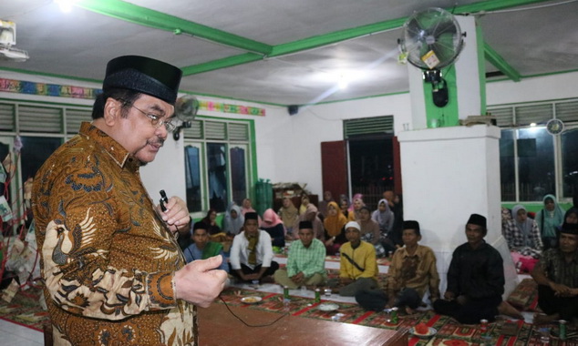 Leonanrdy saat menghadiri Maulid Nabi Muhammad SAW di Ketaping. (2)