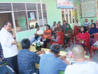 Leonardy Harmainy saat temu ramah dengan masyarakat Ulak Karang, Padang.