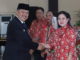 Walikota Zul Elfian menerima ucapan selamat dari Menteri Puan Maharani.