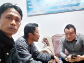Bripka Roni saat diwawancarai wartawan