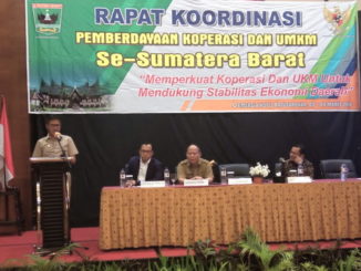 Gubernur Irwan Prayitno saat memberi sambutan pada Rakor Pemberdayaan Koperasi dan UMKM se Sumatera Barat di Emersia Hotel Batusangkar,