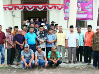 Leonardy bersama masyarakat Kinali.