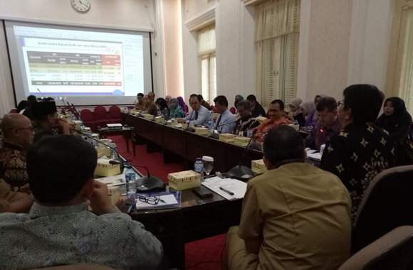 Rapat Pleno pertama TPAKD-OJK provinsi Sumatera Barat bersama Pihak Perbankan, OPD Terkait di ruang rapat Gubernuran Sumbar.