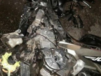 Sepeda motor yang hancur ditabrak mobil Avanza di Sinjai.
