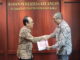 Wako payakumbuh serahkan LKPD 2018 kepada kepala BPK RI.