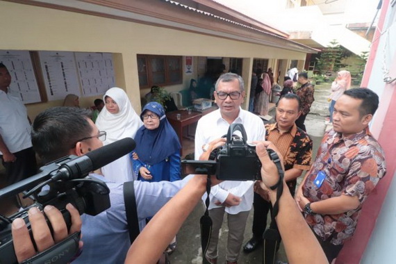 Wako payakumbuh memberikan penjelasan kepada awak nedia seputar Pileg DPRD Payakumbuh.