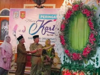 Bupati Adirozal pada peringatan Hari Kartini di Kab. Kerinci.