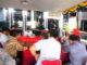 Bupati Sijunjung, Yuswir Arifin bertatap muka dengan para wartawan sebelum betbuka bersama.