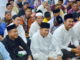 Bupati Sinjai Andi Seto saat shalat tarawehd i Mesjid Nur.