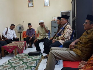 Gubernur Sumbar saat menunggu waktu berbuka di Pasaman.