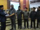 Ketua DPRD Sumbar Hendra Irwan Rahim menyerahkan Hasil Reses Masa sidang pertama tahun 2019 kepada Gubernur diwakili oleh Sekda Prov Drs Alwis.