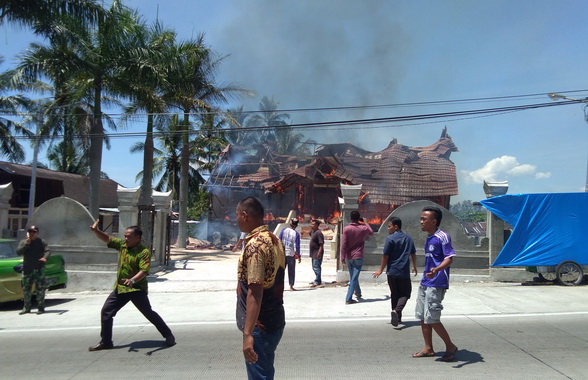 Situasi saat terbakarnya kantor KAN Gunung Talang.