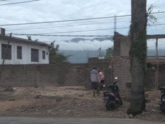 Bangunan yang melanggar aturan di jalan By Pass Kota Solok..