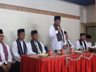 Bupati Gusmal saat memberi sambutan pada Halal Bihalal di BKPSDM Kab. Solok.