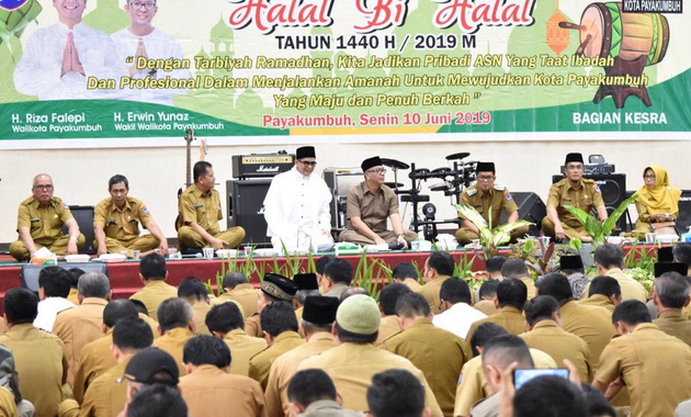 H. Boy Lestari saat memberi tauisyah.