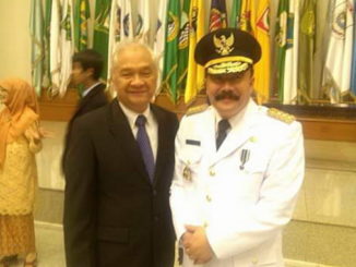 Masriadi Martunus bersama Reydonnyzar Monek.