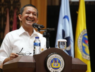 Nazrial saat memberi Kuliah Umum di UNP.