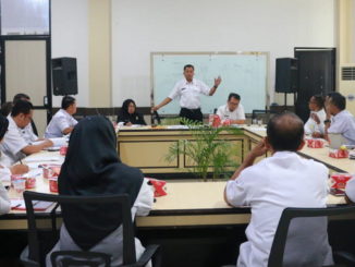 Rapat koordinasi tentang kebijakan pembangunan yang dilaksanakan antar OPD di ruang pertemuan Randang kantor balai kota Payakumbuh.
