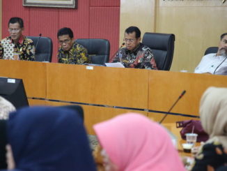 Rapat untuk menyukseskan turnamen tenis eksekutif tersebut di Ruang Sidang Senat Lt 4 Gedung Rectorate UNP.