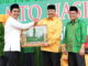 Wako Solok Zul Elfian menyerahkan hadiah buat kafilah Kota Payakumbuh.