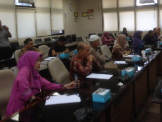 Anggota KMM Jaya saat diskusi dengan DPRD Sumbar