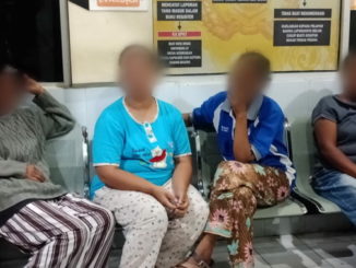 Ibu ibu main Judi saat di mapolres Pasaman.