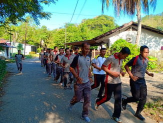 Personil Polres Enrekang saat lari pagi.