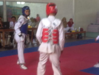 Pertandingan cabor Taekwondo di GOR Agussalim Padang.