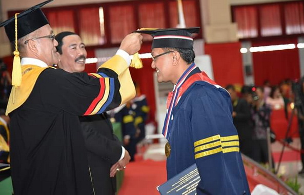 Bupati Indra Catri saat diwisuda.