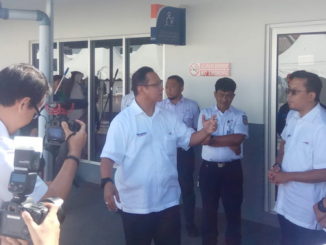 Edi Sukmoro saat diwawancarai wartawan.