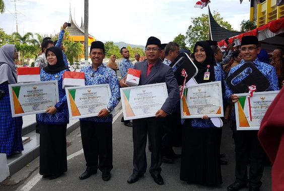 Penerima penghargaan Dukcapil Mapan Tingkat Sumbar 2019.