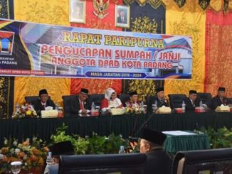 Pengucapan sumpah Anggota DPRD Kota Padang.