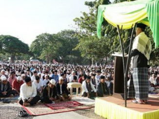 Sholat Idul Adha di Lapangan Cindua Mato Batusangkar.