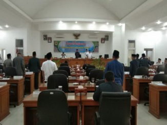 Sidang paripurna DPRD Tanah Datar yang sepi anggota.