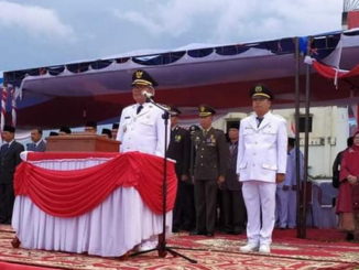 Wabup Ami Taher saat menjadi Inspektur Upacara pada penurunan bendera pusaka di Siulak.