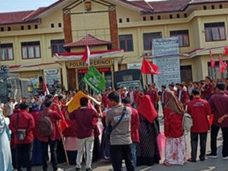Demo mahasiswa PMII dan IMM di Kerinci.
