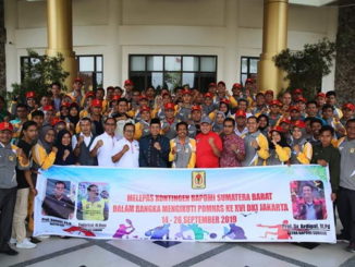 Foto bersama jelang keberangkatan.