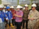 Menteri PPN Bambang Brodjonegoro bersama Wagub Nasrul Abit saat meninjau persiapan pembangunan pembangkit listri berbahan bambu.